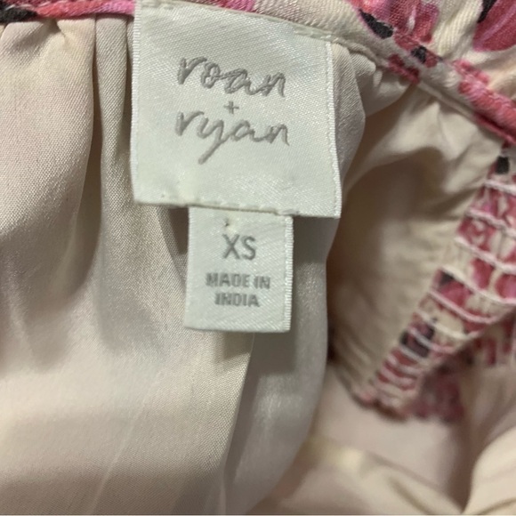 Roan + Ryan Evereve Floral V-Neck Smocked Long Sleeve Lined Mini Dress - Picture 2 of 5